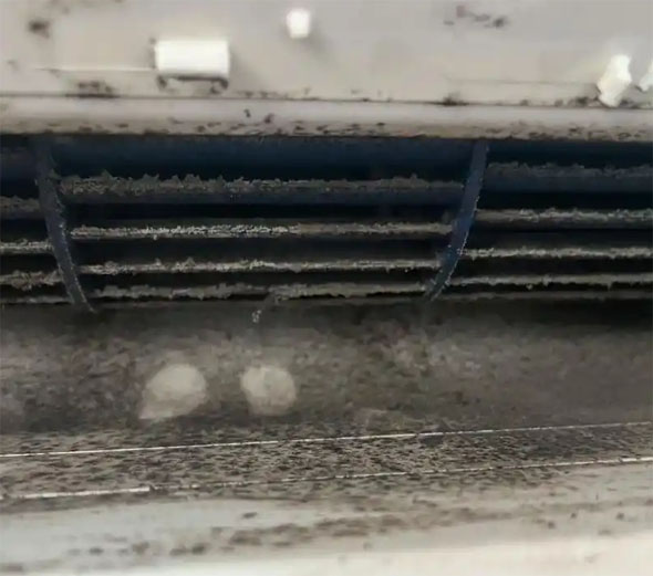 同江空调吹的风有股烧焦味是怎么回事